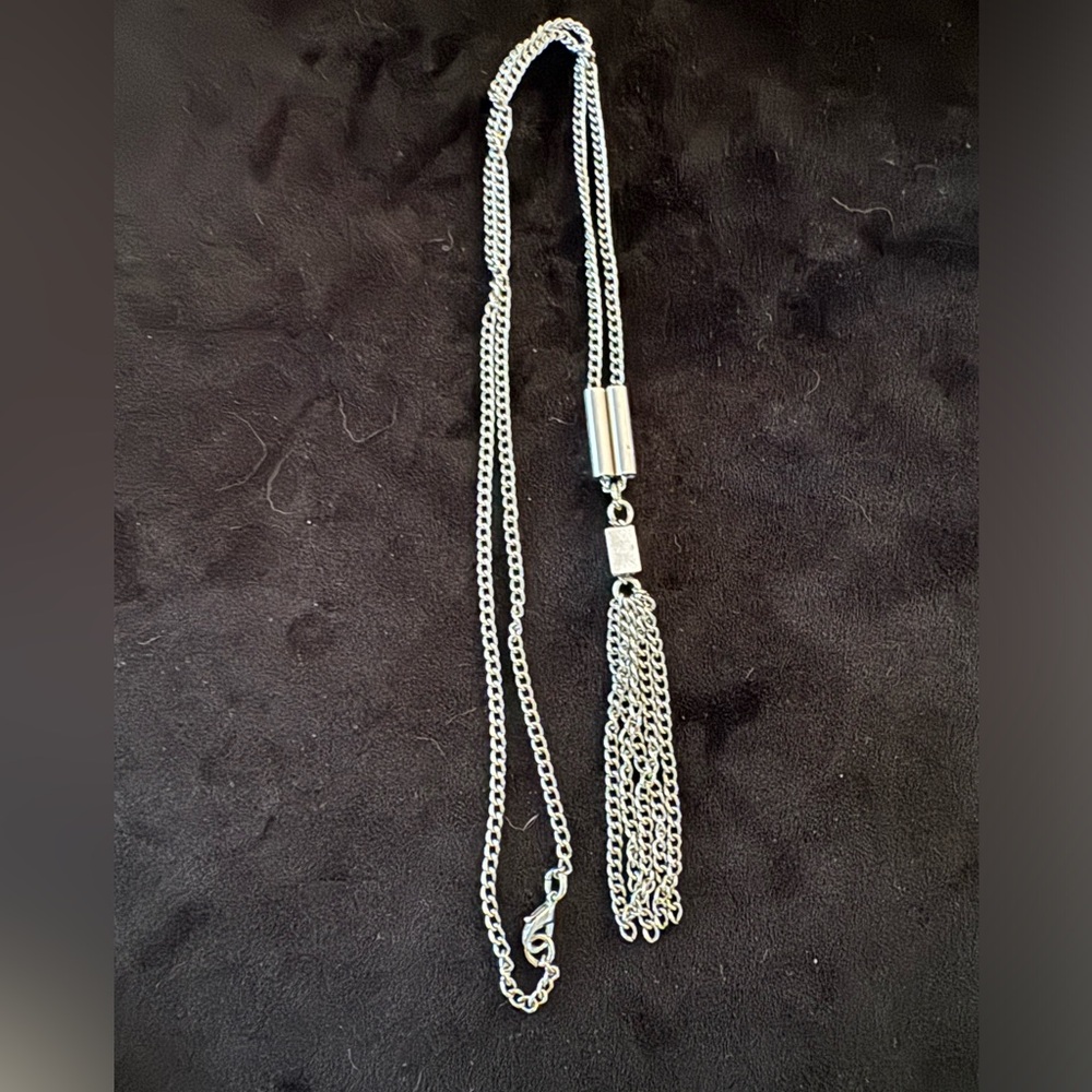 Silver tone pendant necklace